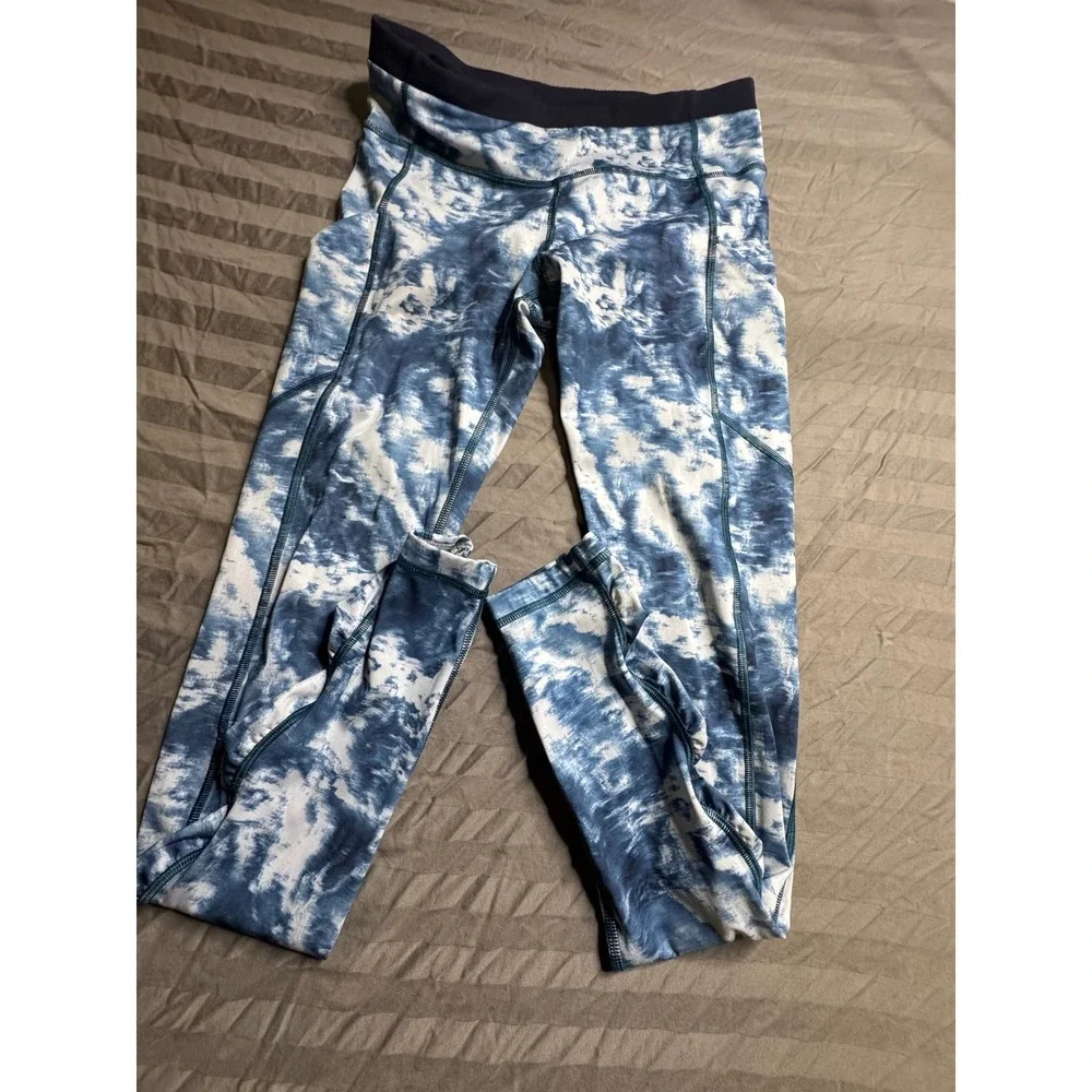 Lululemon Tight Stuff‎ Tight II Blue White Marble Scalloped Leggings Size 6
